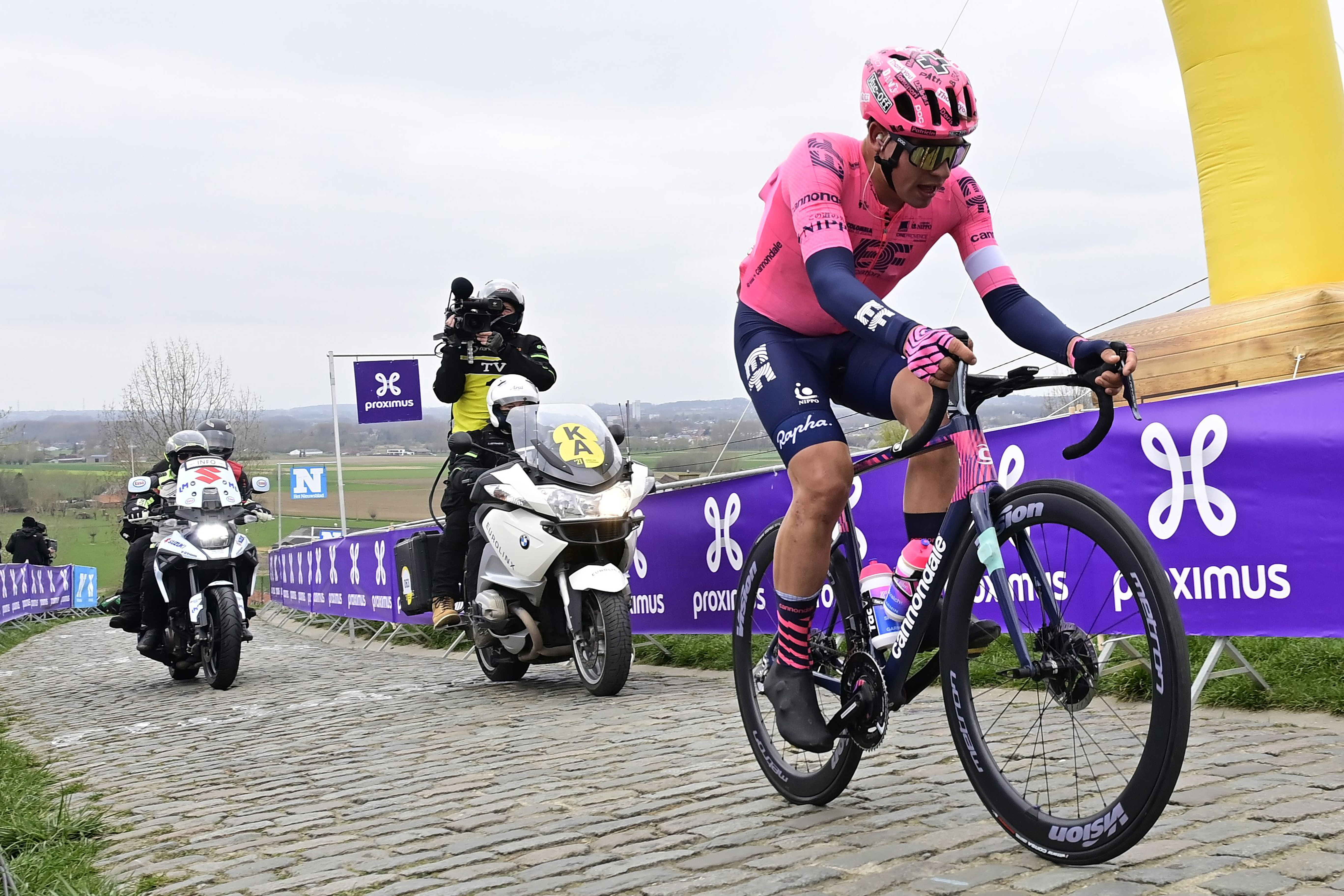 EF Education-Nippo with Metron tubeless-ready wheels.