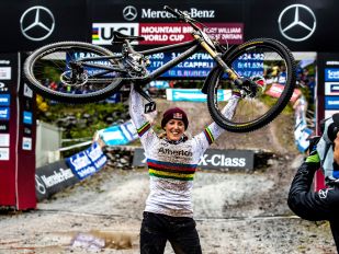 爱玩泥巴的女孩：RACHEL ATHERTON拿下关键胜利