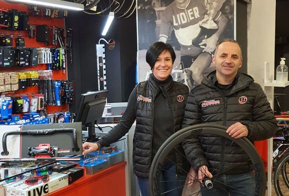 Juanma and his wife Mari Ángeles in their workshop.