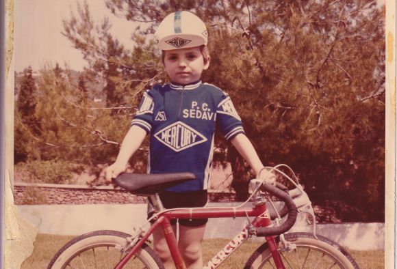 Juanma with the Mercury jersey.