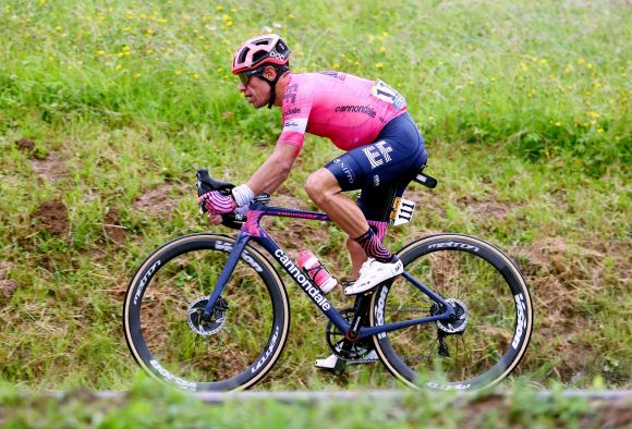 Rigoberto Uran with new Metron 45 SL Disc for climbing.